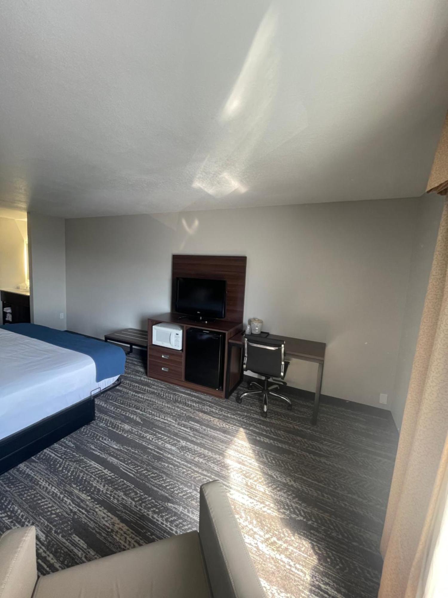 Clarion Pointe-Dillard Near Blue Ridge Mountains Hotel Bagian luar foto