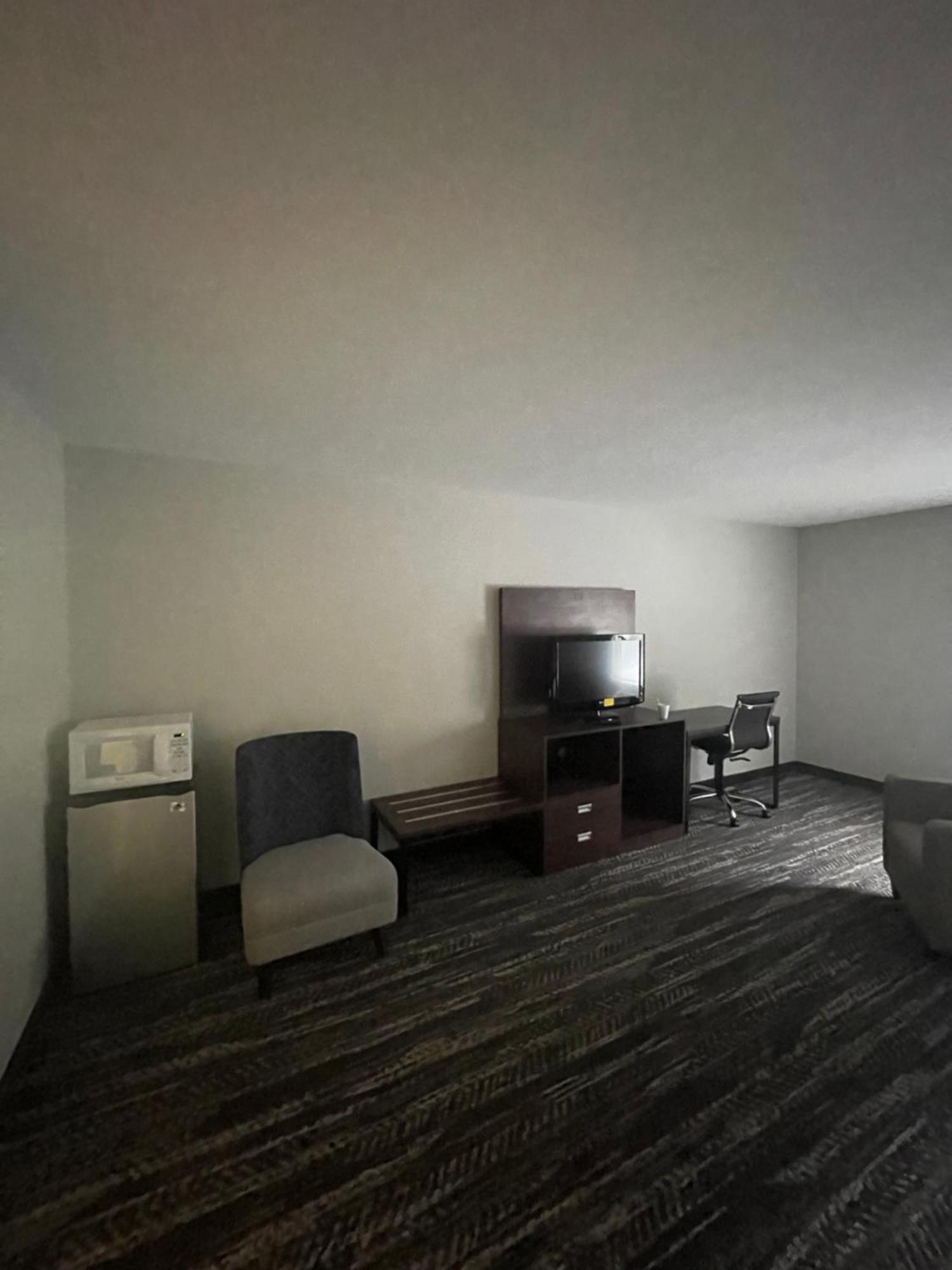 Clarion Pointe-Dillard Near Blue Ridge Mountains Hotel Bagian luar foto