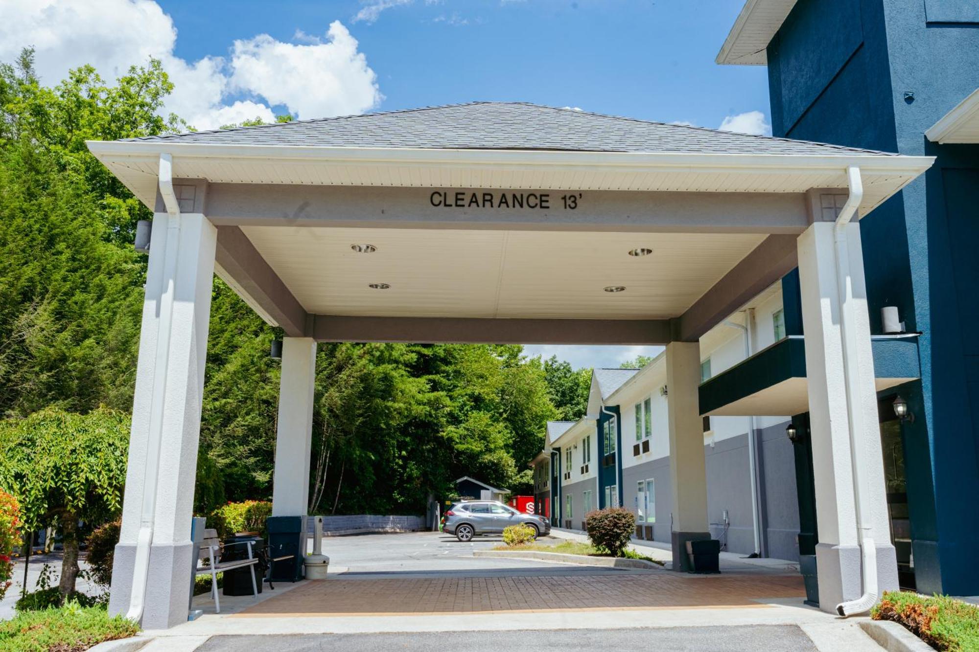 Clarion Pointe-Dillard Near Blue Ridge Mountains Hotel Bagian luar foto