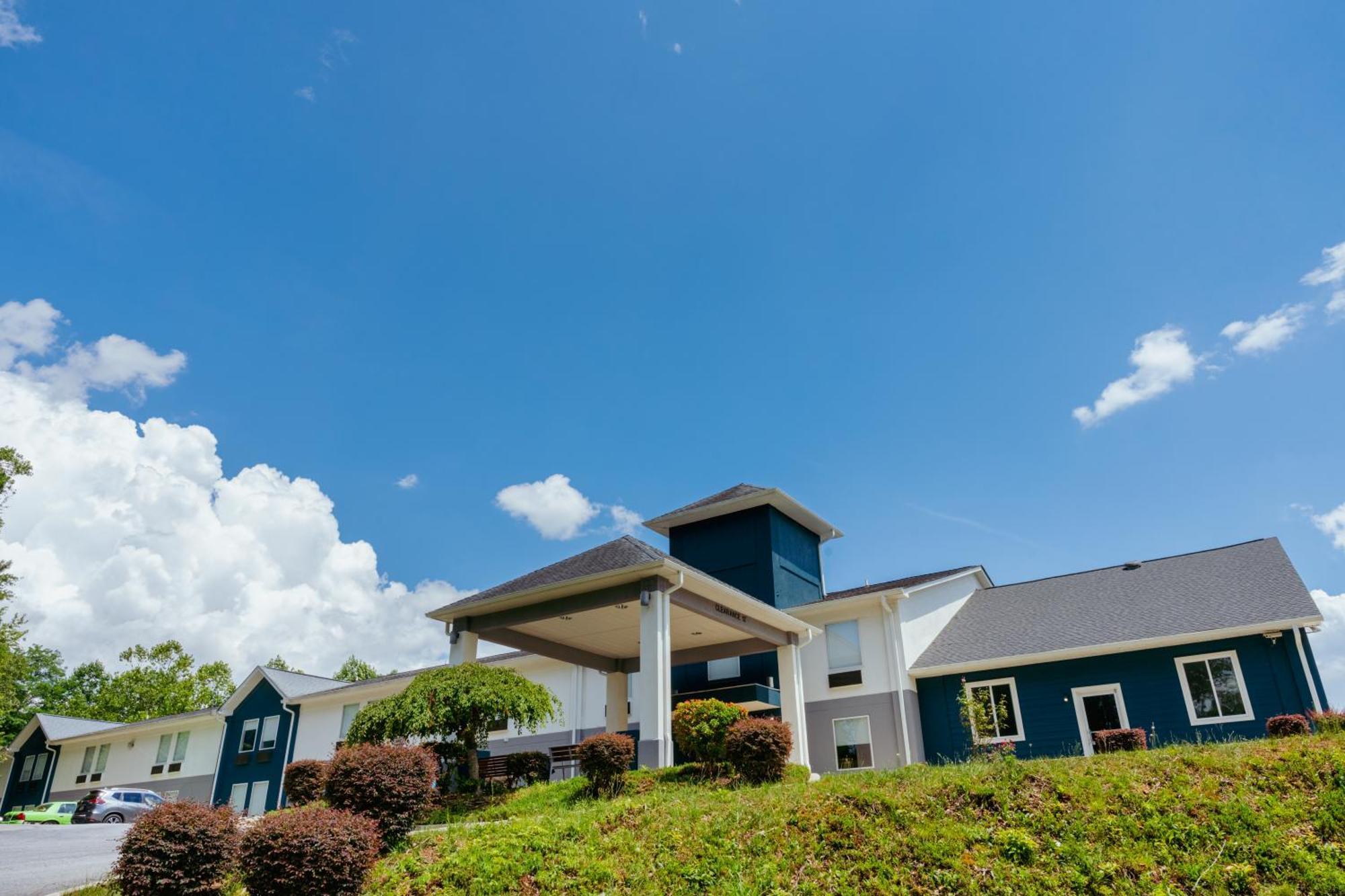 Clarion Pointe-Dillard Near Blue Ridge Mountains Hotel Bagian luar foto