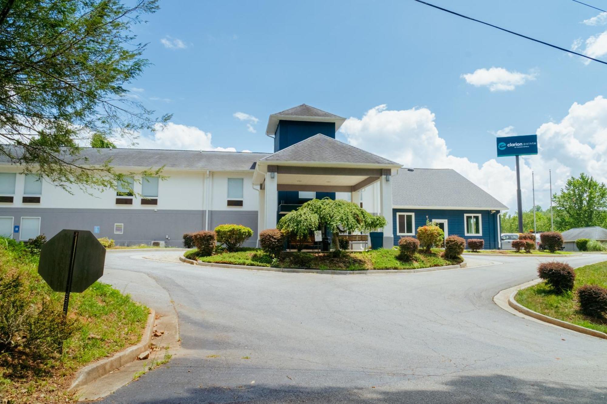 Clarion Pointe-Dillard Near Blue Ridge Mountains Hotel Bagian luar foto
