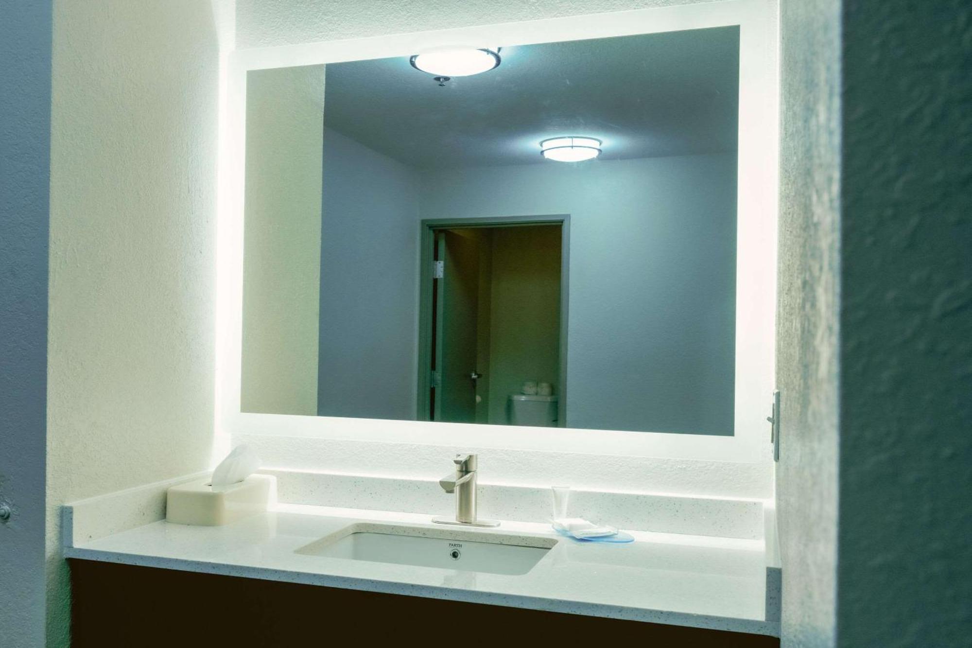 Clarion Pointe-Dillard Near Blue Ridge Mountains Hotel Bagian luar foto